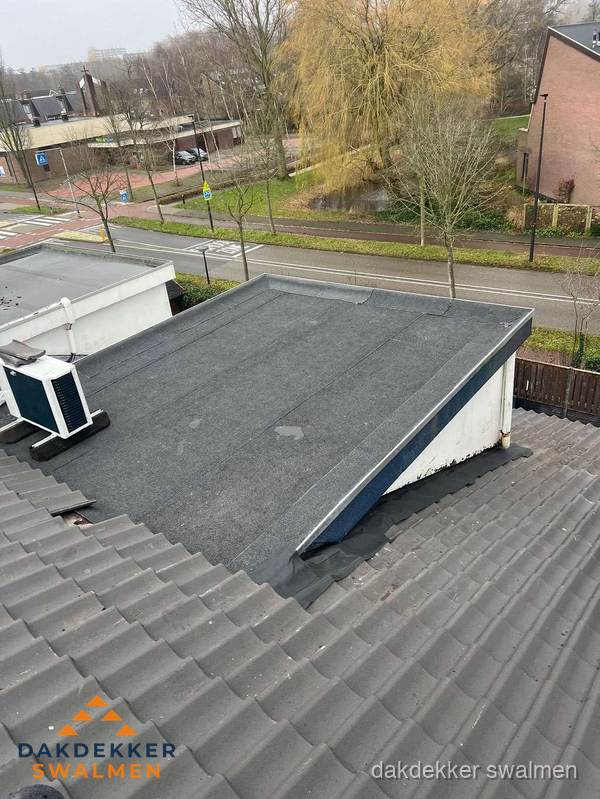Plat dak met bitumen isolatie en dakbedekking in Swalmen Plat dak met bitumen isolatie en dakbedekking in Swalmen
