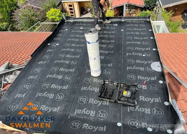 Dakrenovatie met Royal onderdak op plat dak in Swalmen Dakrenovatie met Royal onderdak op plat dak in Swalmen